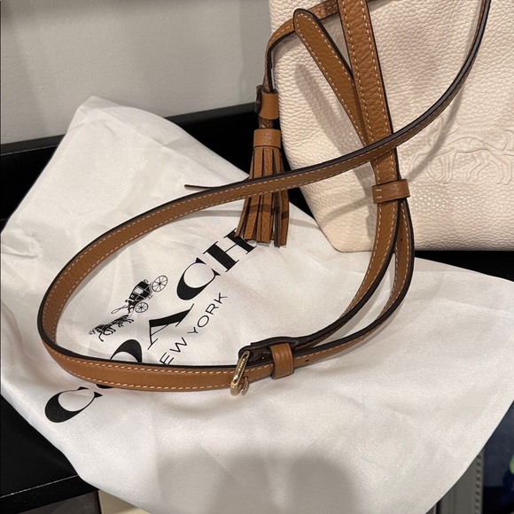 Coach Andy Crossbody Bag with Embossed Carriage Design - Picture 2 of 9